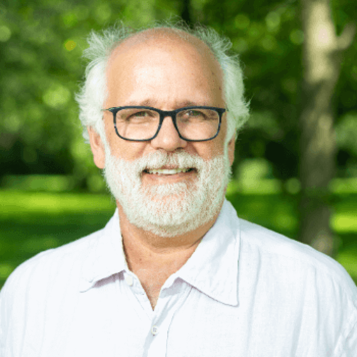 Faculty headshot of Dr. Barlow 