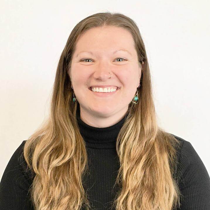 Phoebe Plank headshot