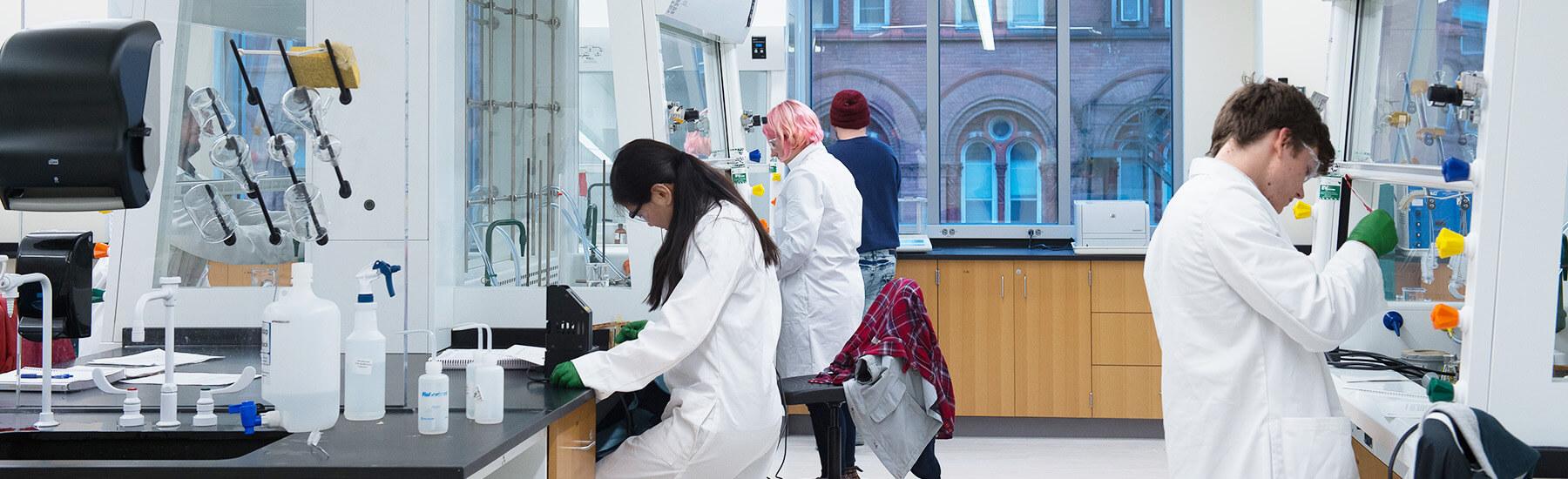Student working in organic chemistry teaching Labs