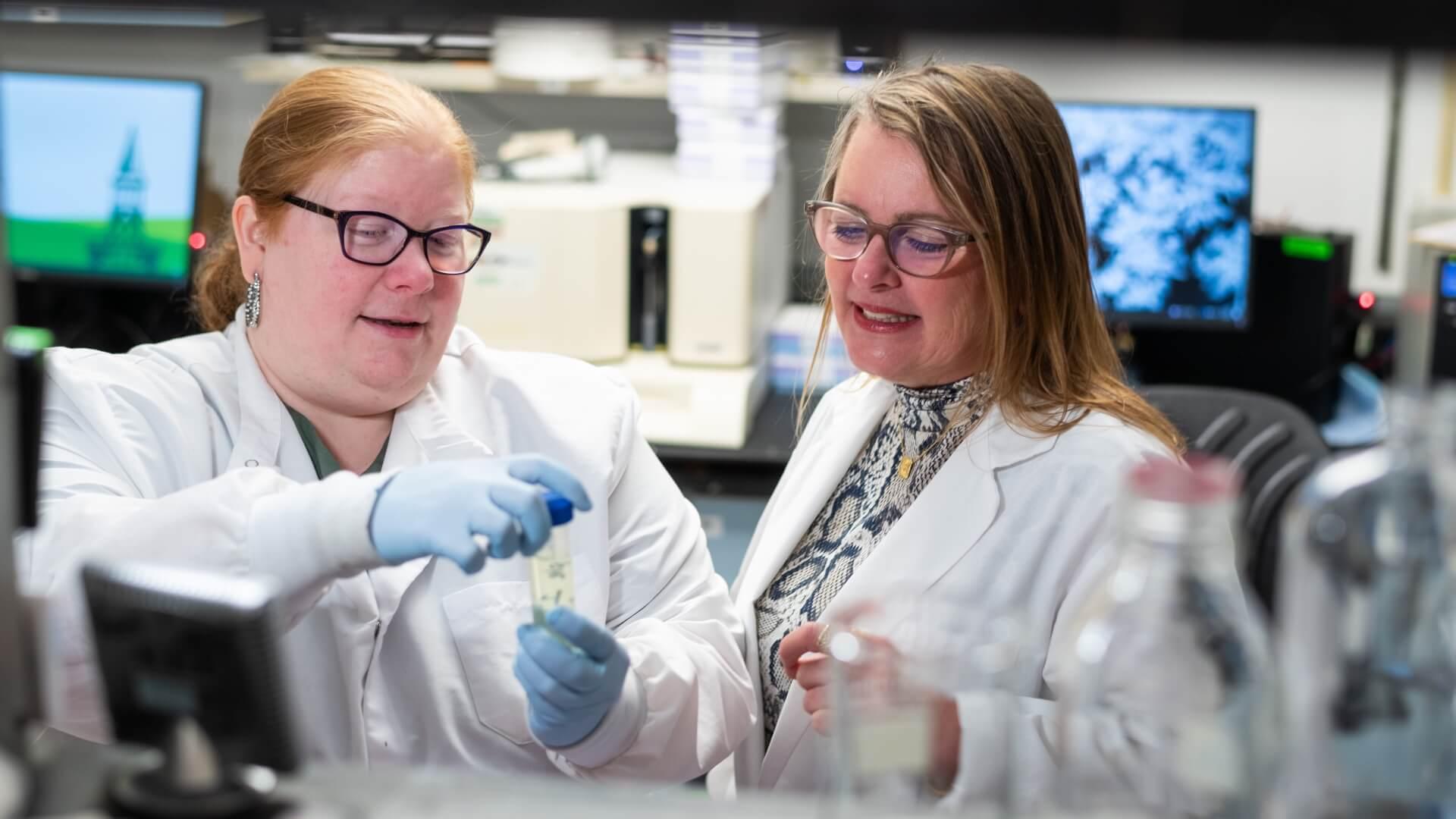 2 people in a lab